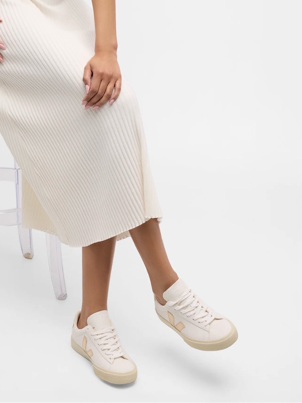 Veja campo. Clean girl aesthetic. Sustainable fashion. Street style. Minimalist. - Picture 5 of 5